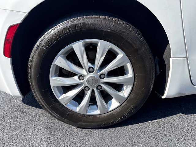 Used 2019 Chrysler Pacifica Touring-L FWD image 10