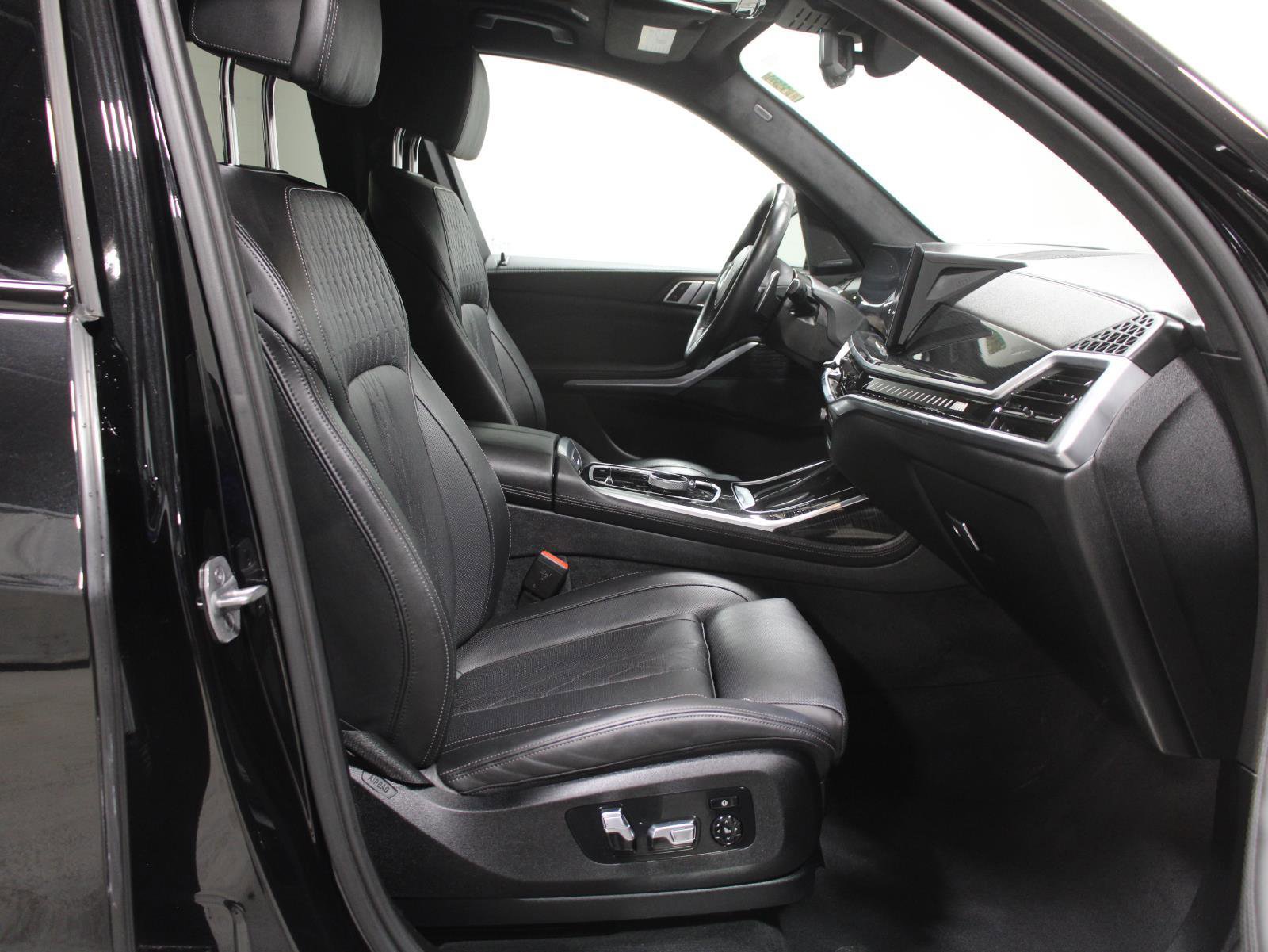 Certified 2023 BMW X7 M60i w/ Executive Package image 21