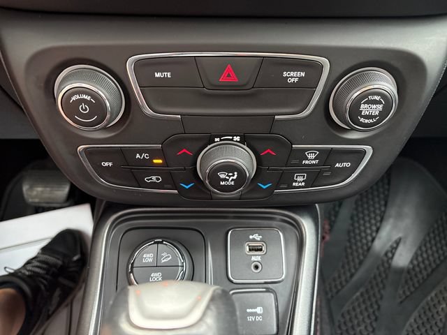 Used 2017 Jeep Compass Trailhawk AWD/4WD image 13