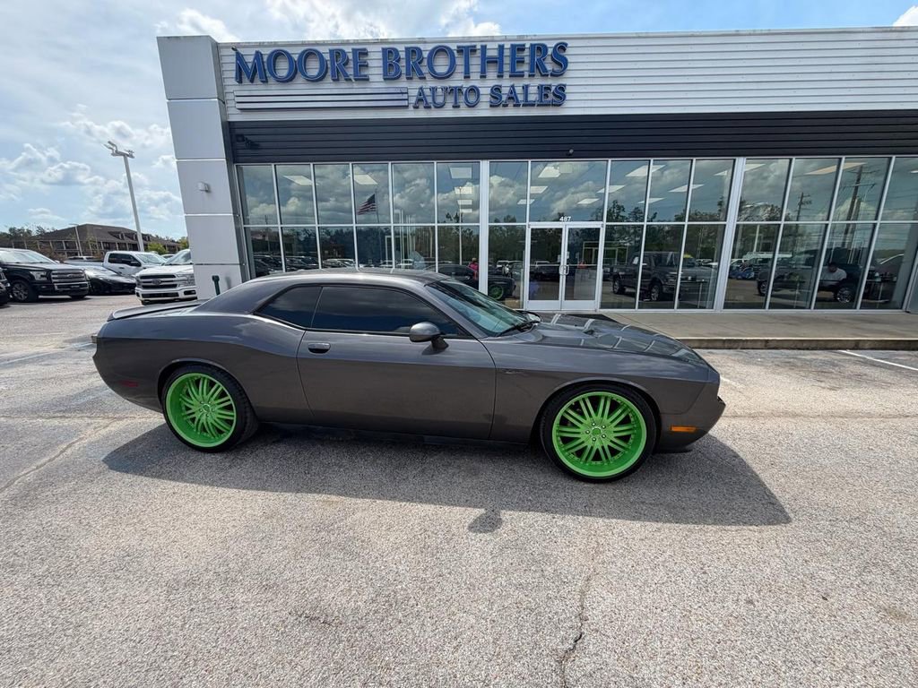 Used 2014 Dodge Challenger SXT RWD image 1