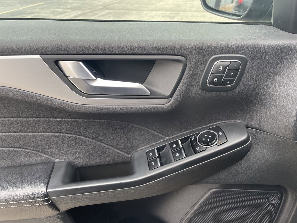 Used 2023 Ford Escape Platinum image 20