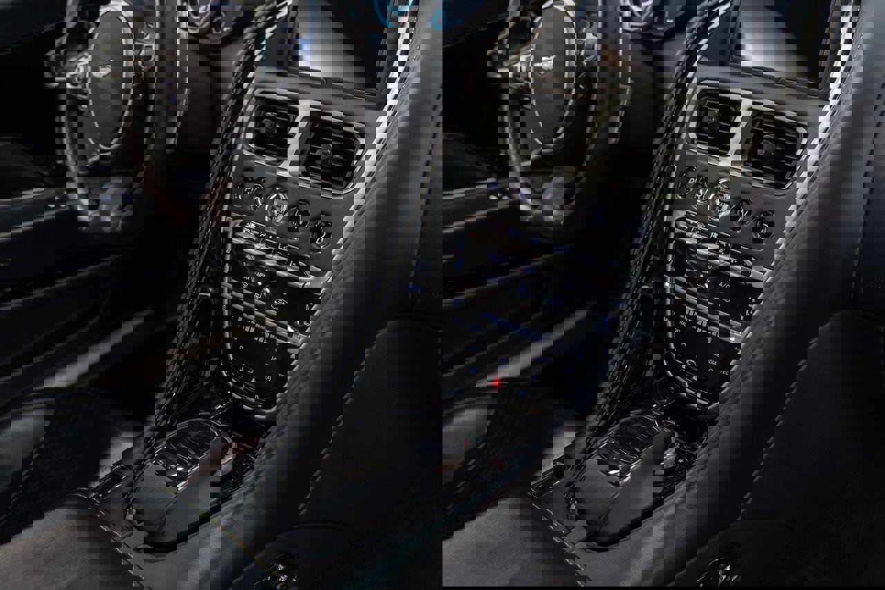 Used 2018 Aston Martin DB11 V12 image 13