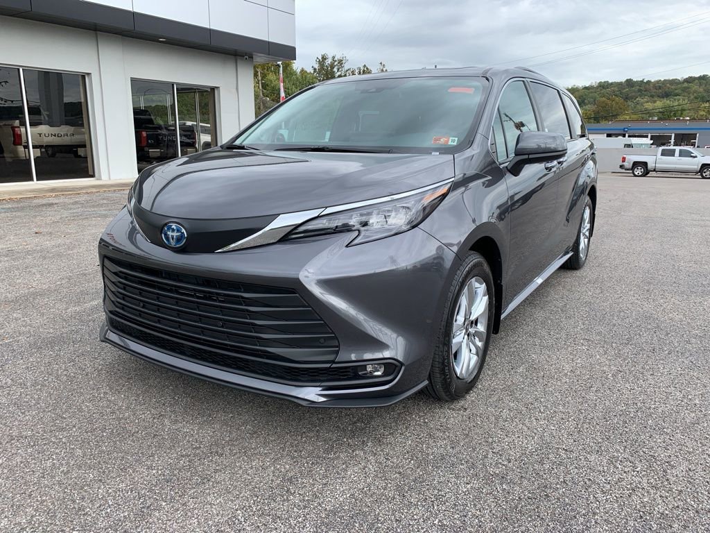New 2025 Toyota Sienna XLE