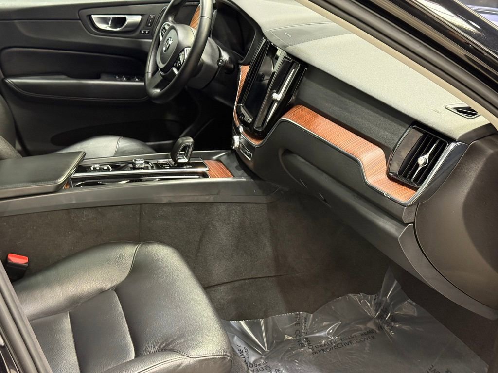Used 2024 Volvo XC60 B5 Plus image 30
