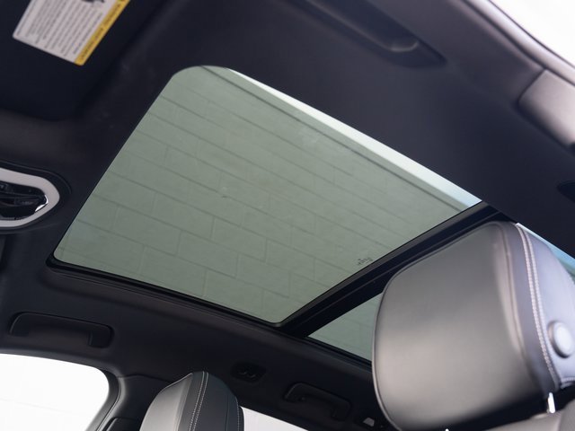 Certified 2025 Porsche Macan image 29