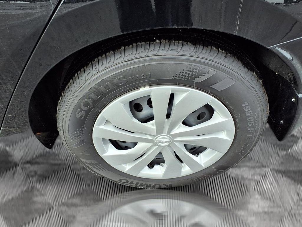 Used 2025 Nissan Versa S w/ Trunk Package image 18