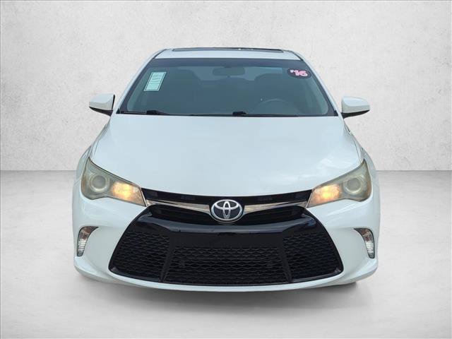 Used 2016 Toyota Camry SE w/ Moonroof Package FWD video 2