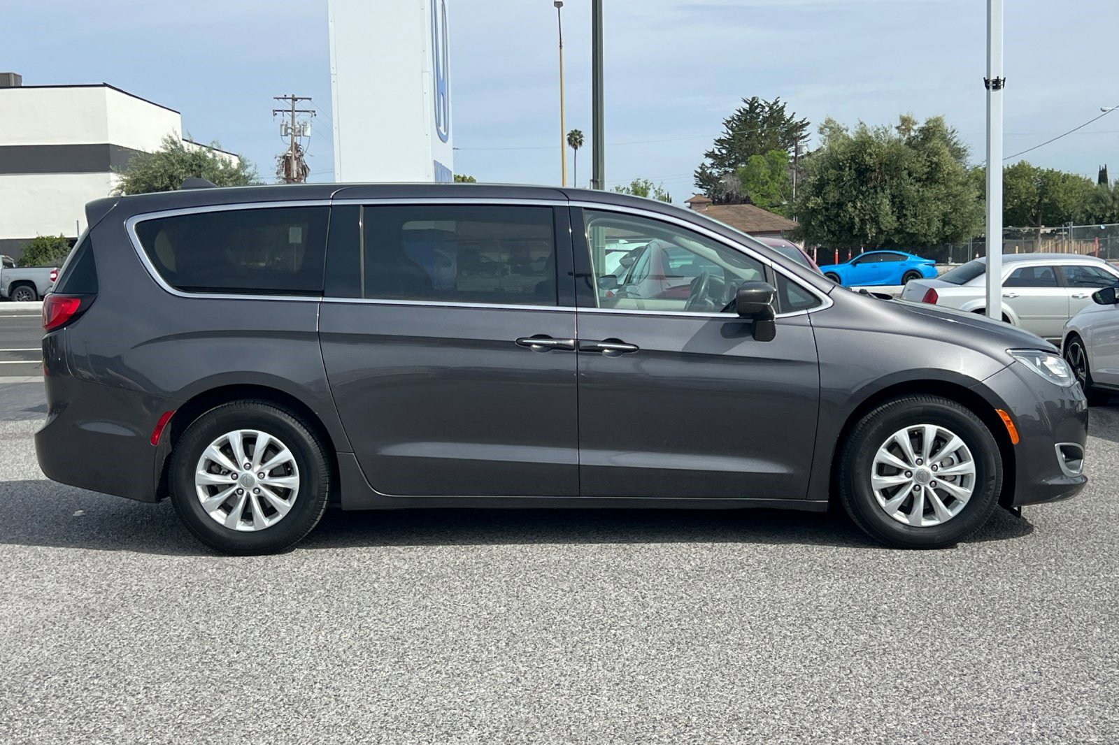Used 2018 Chrysler Pacifica Touring Plus image 7