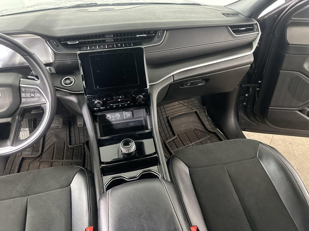 Used 2023 Jeep Grand Cherokee Altitude AWD/4WD image 21
