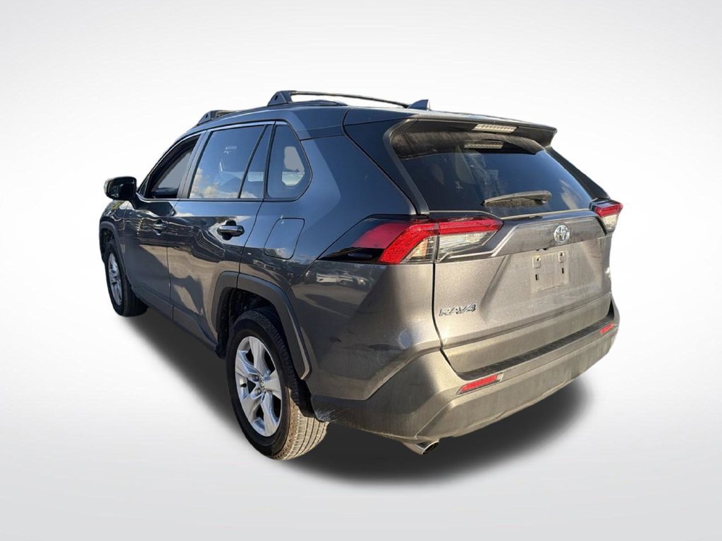 Used 2021 Toyota RAV4 XLE w/ Convenience Package FWD image 4