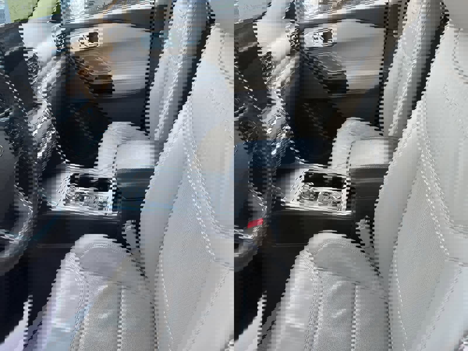 Certified 2020 Ford Explorer Platinum w/ Premium Technology Package image 28