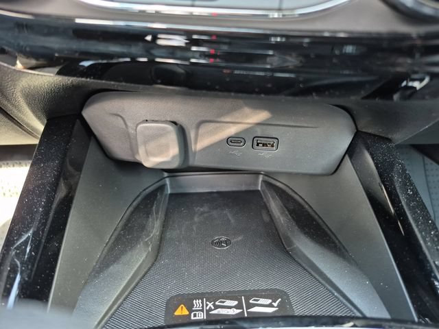 Used 2026 Chevrolet Trax LT w/ Sunroof Package FWD image 23