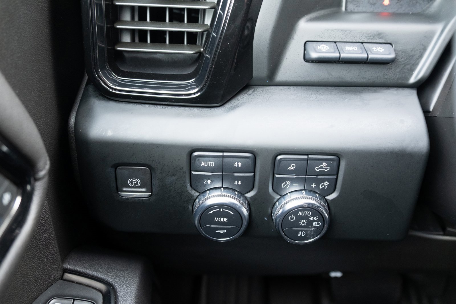 Used 2023 GMC Sierra 1500 AT4 w/ Technology Package image 11