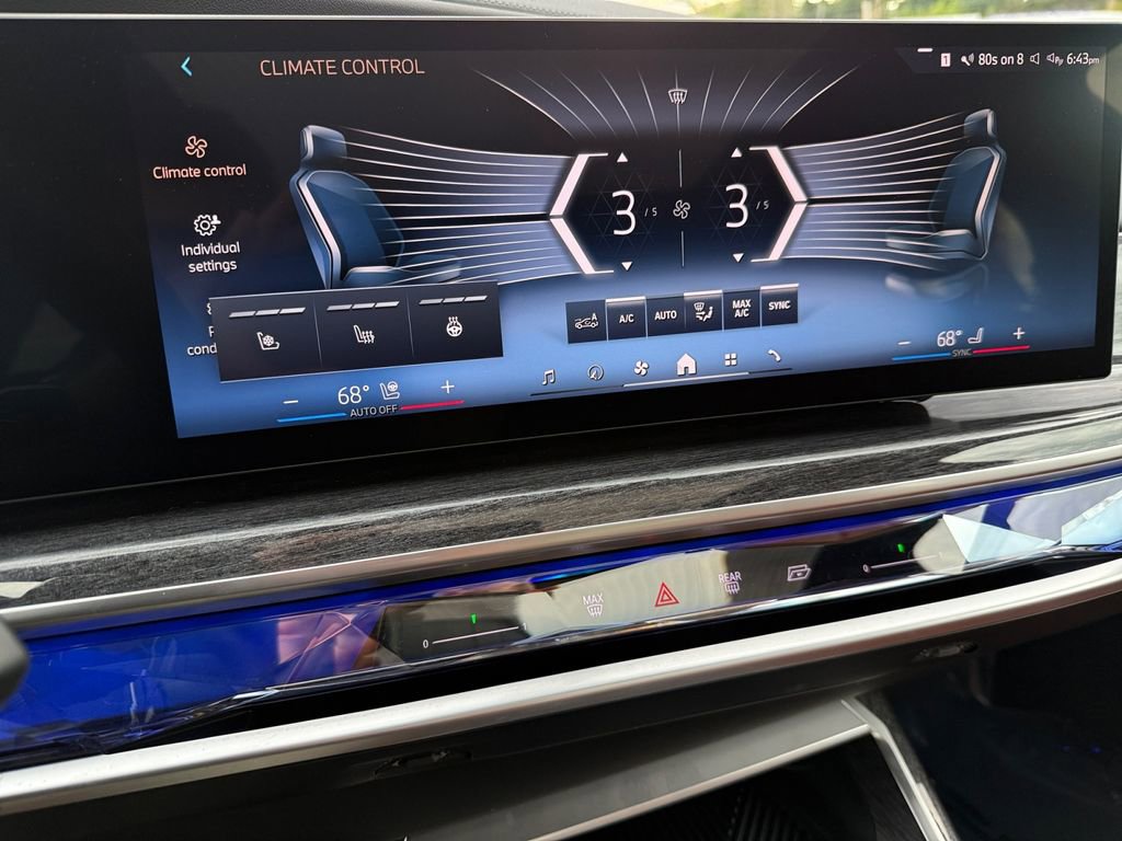 Certified 2026 BMW 750e xDrive AWD/4WD image 24