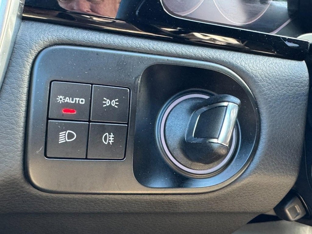 Used 2023 Porsche Cayenne S Platinum image 25