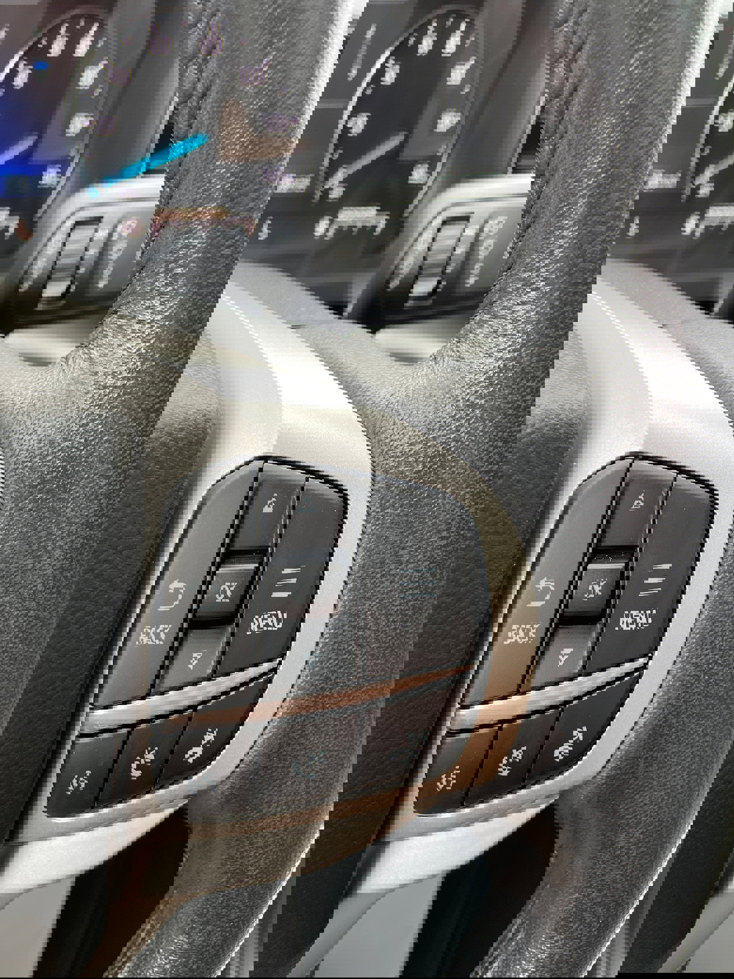 Used 2021 Ford Explorer XLT w/ Equipment Group 202A image 18