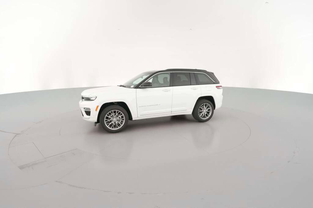 New 2025 Jeep Grand Cherokee Summit w/ Luxury Tech Group V image 5