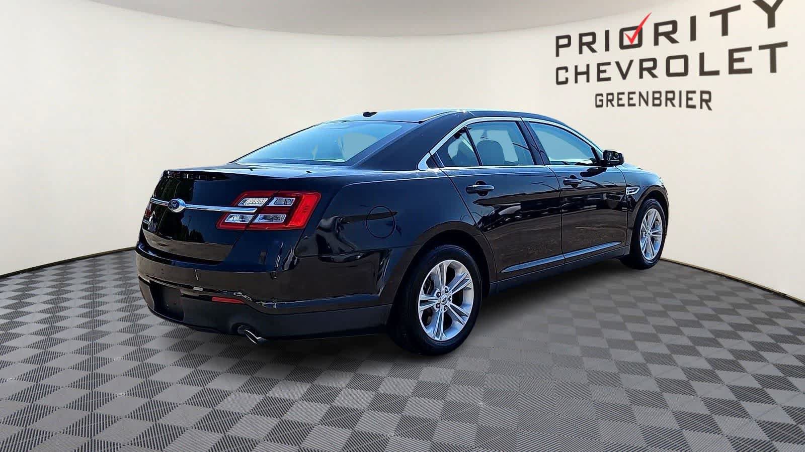 Used 2018 Ford Taurus SE FWD image 8