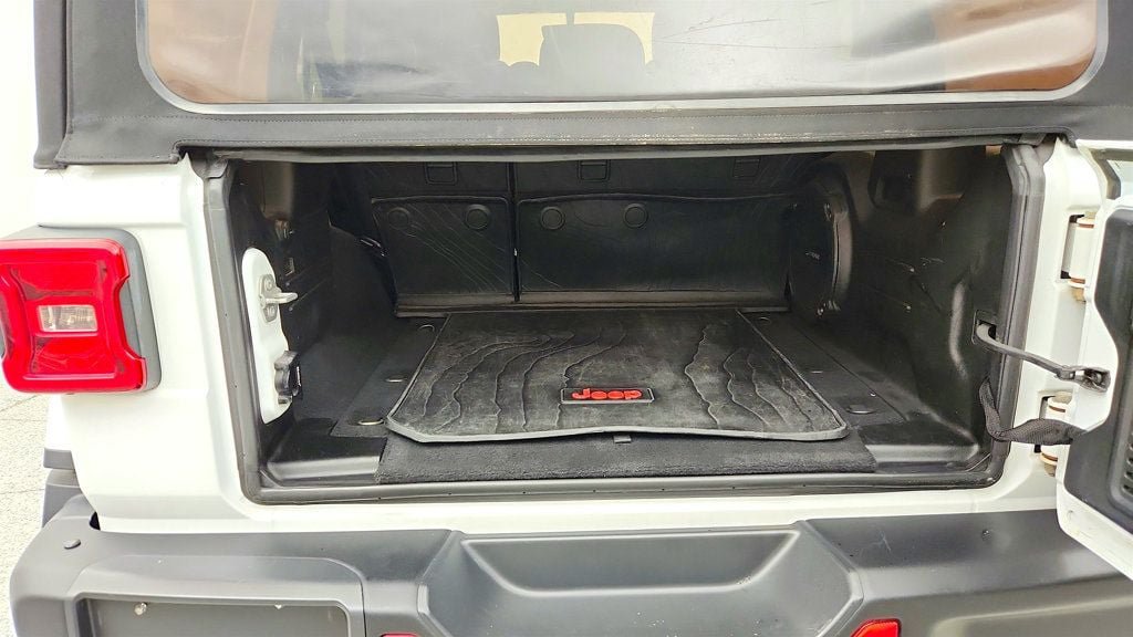 Used 2018 Jeep Wrangler Unlimited Rubicon AWD/4WD image 23