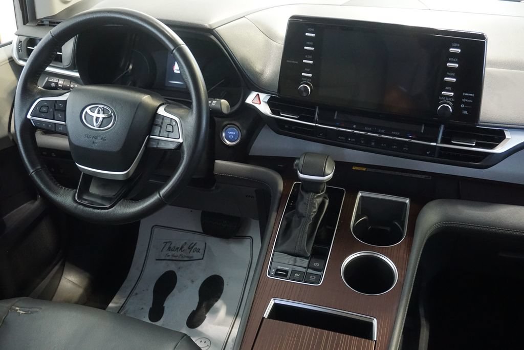 Used 2024 Toyota Sienna XLE w/ XLE Plus Package AWD/4WD image 32