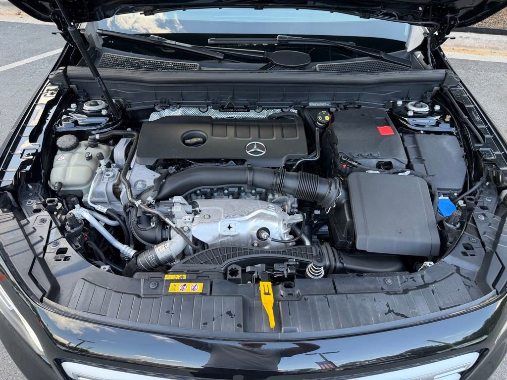 Used 2023 Mercedes-Benz GLB 250 w/ Premium Package image 6