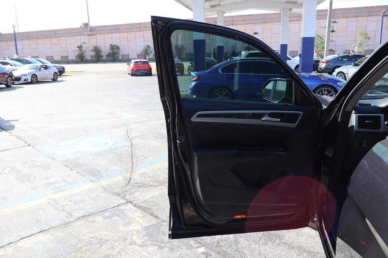 Used 2018 Volkswagen Atlas SEL FWD image 12