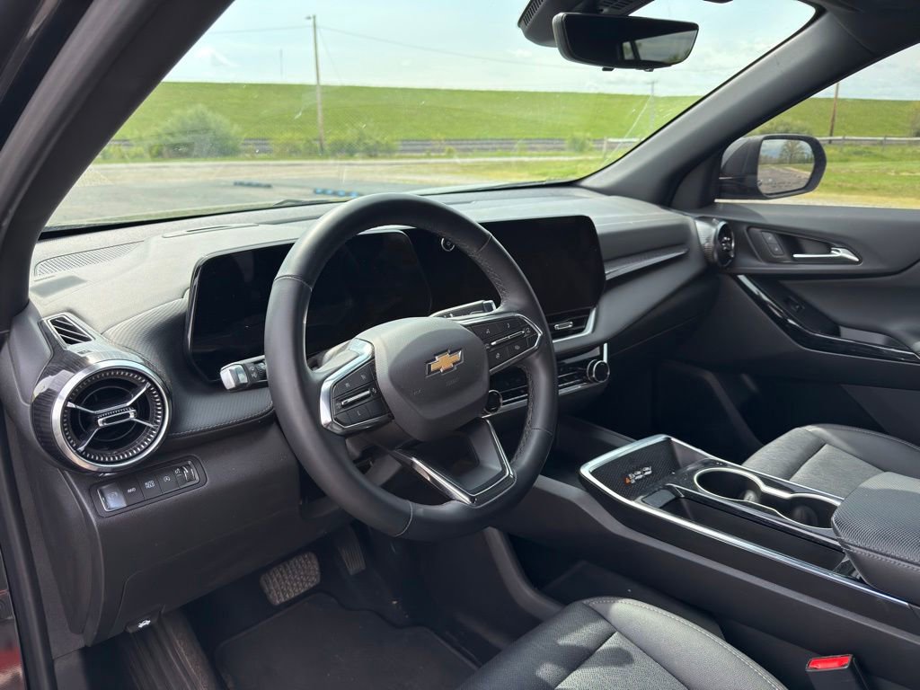 Used 2025 Chevrolet Equinox LT w/ Convenience Package II AWD/4WD image 22