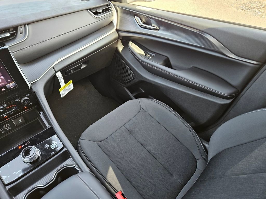 New 2025 Jeep Grand Cherokee Laredo X w/ Luxury Tech Group I image 15