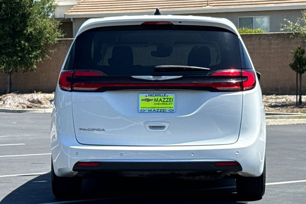 Used 2023 Chrysler Pacifica Touring-L FWD image 12