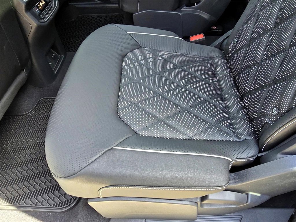 New 2025 Volkswagen Atlas SEL Premium R-Line image 31