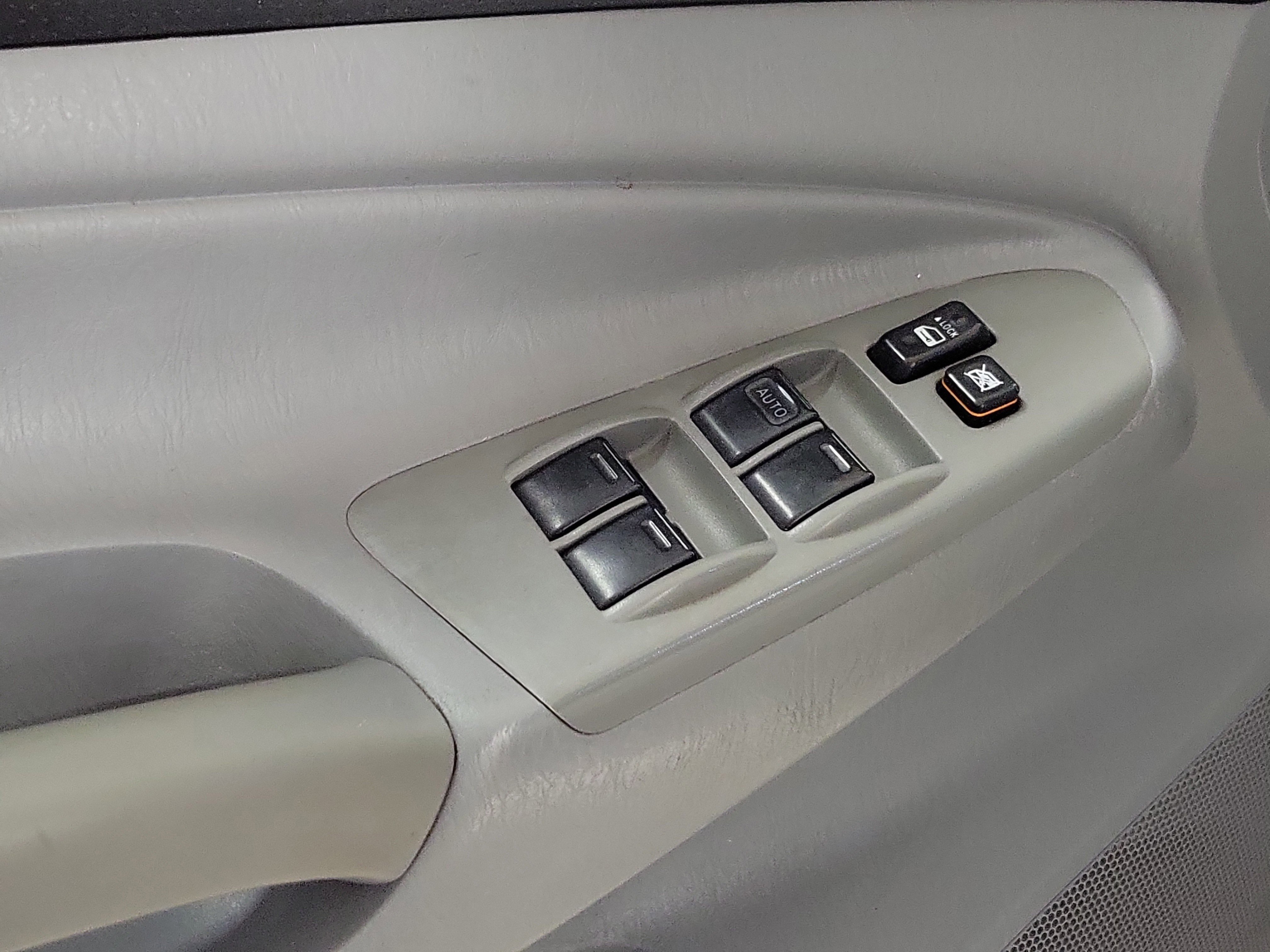 Used 2010 Toyota Tacoma PreRunner image 18