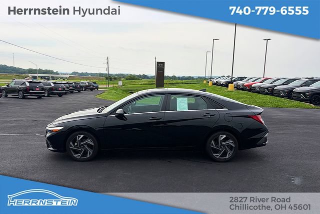 Used 2025 Hyundai Elantra Limited FWD image 4