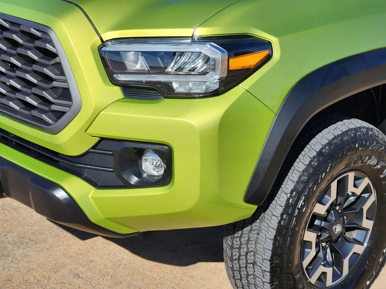 Used 2023 Toyota Tacoma TRD Off-Road image 9