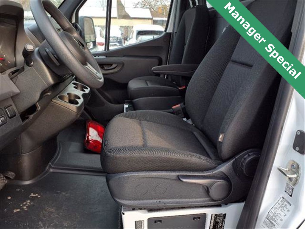Used 2023 Mercedes-Benz Sprinter 3500 image 18