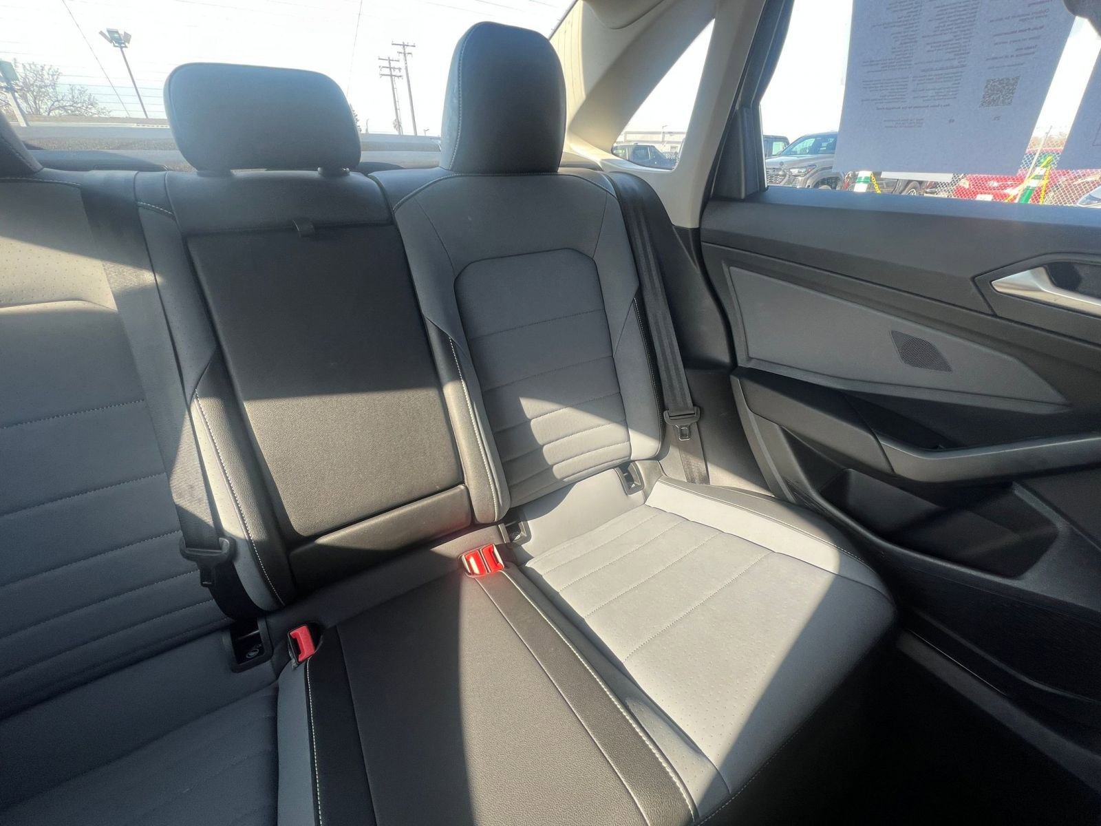 Used 2025 Volkswagen Jetta SE image 33