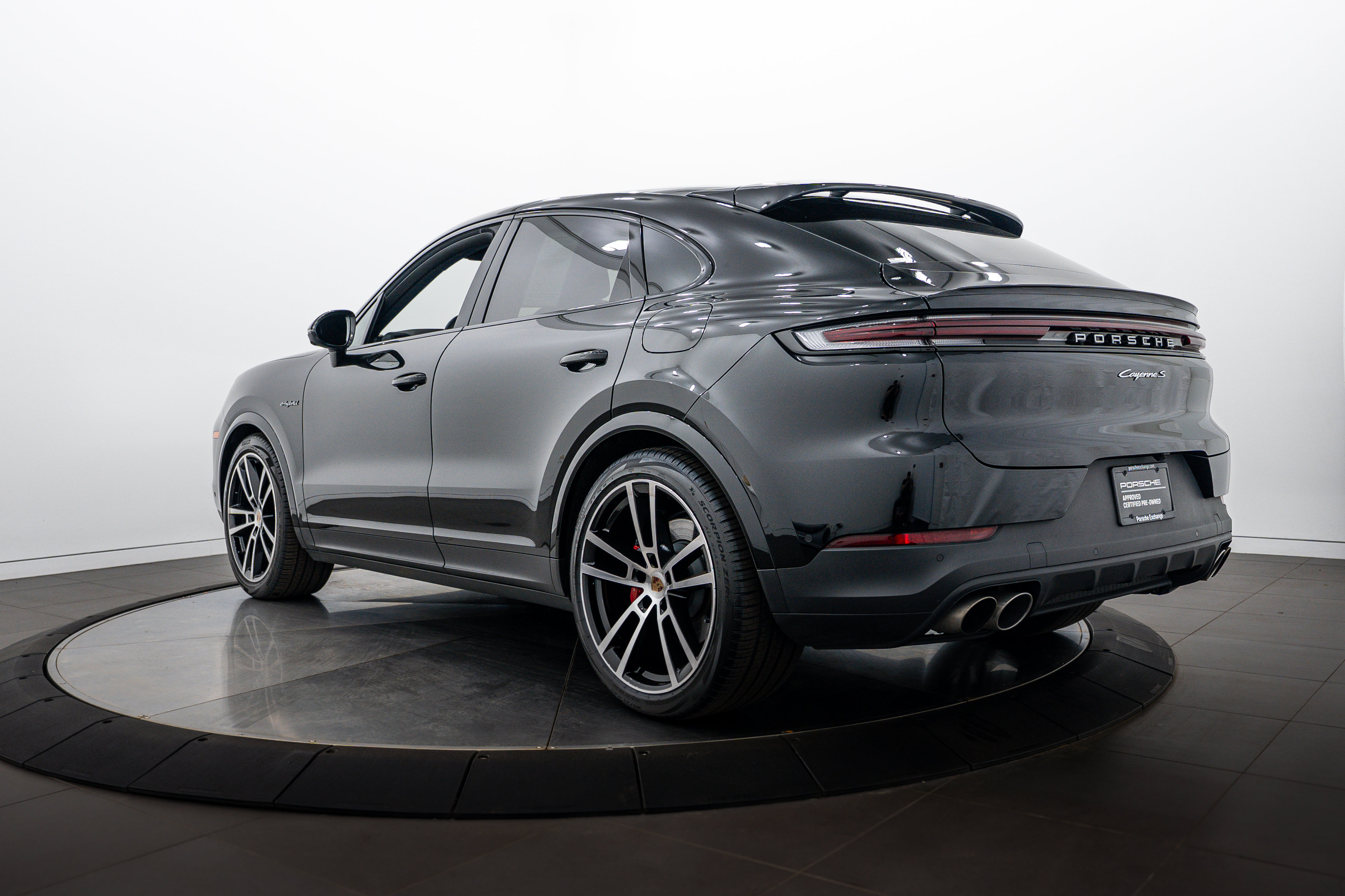 Certified 2025 Porsche Cayenne S AWD/4WD image 3