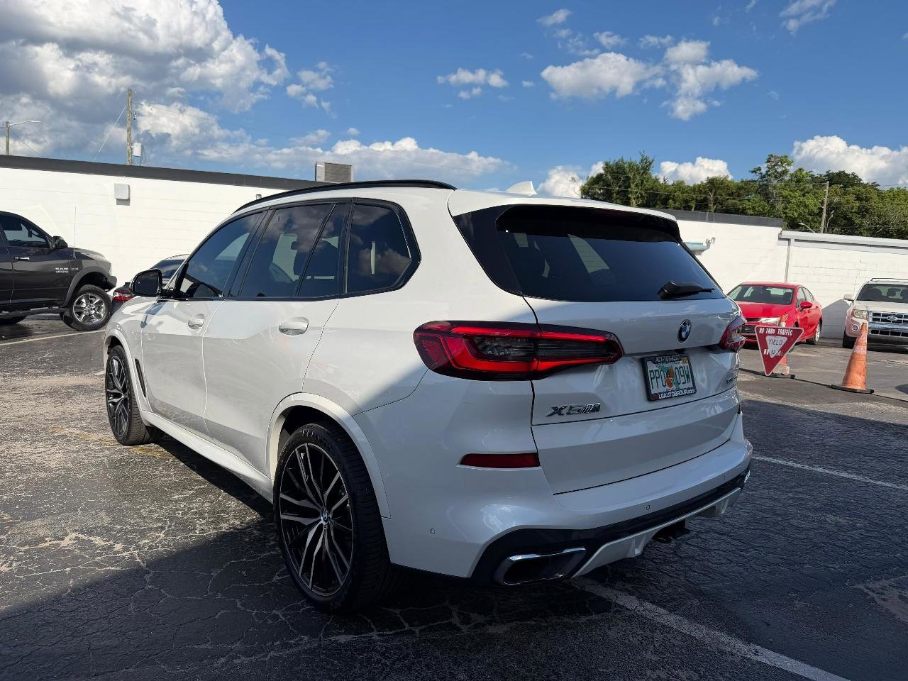 Used 2019 BMW X5 xDrive40i w/ M Sport Package AWD/4WD image 5