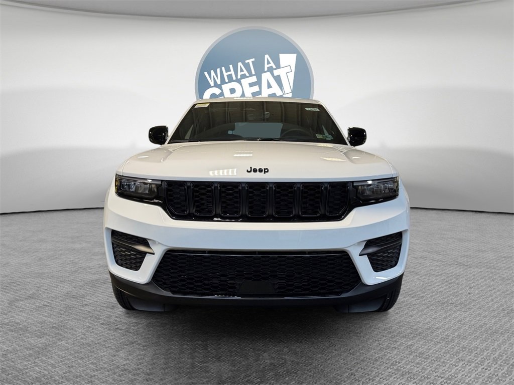 New 2025 Jeep Grand Cherokee Altitude image 9