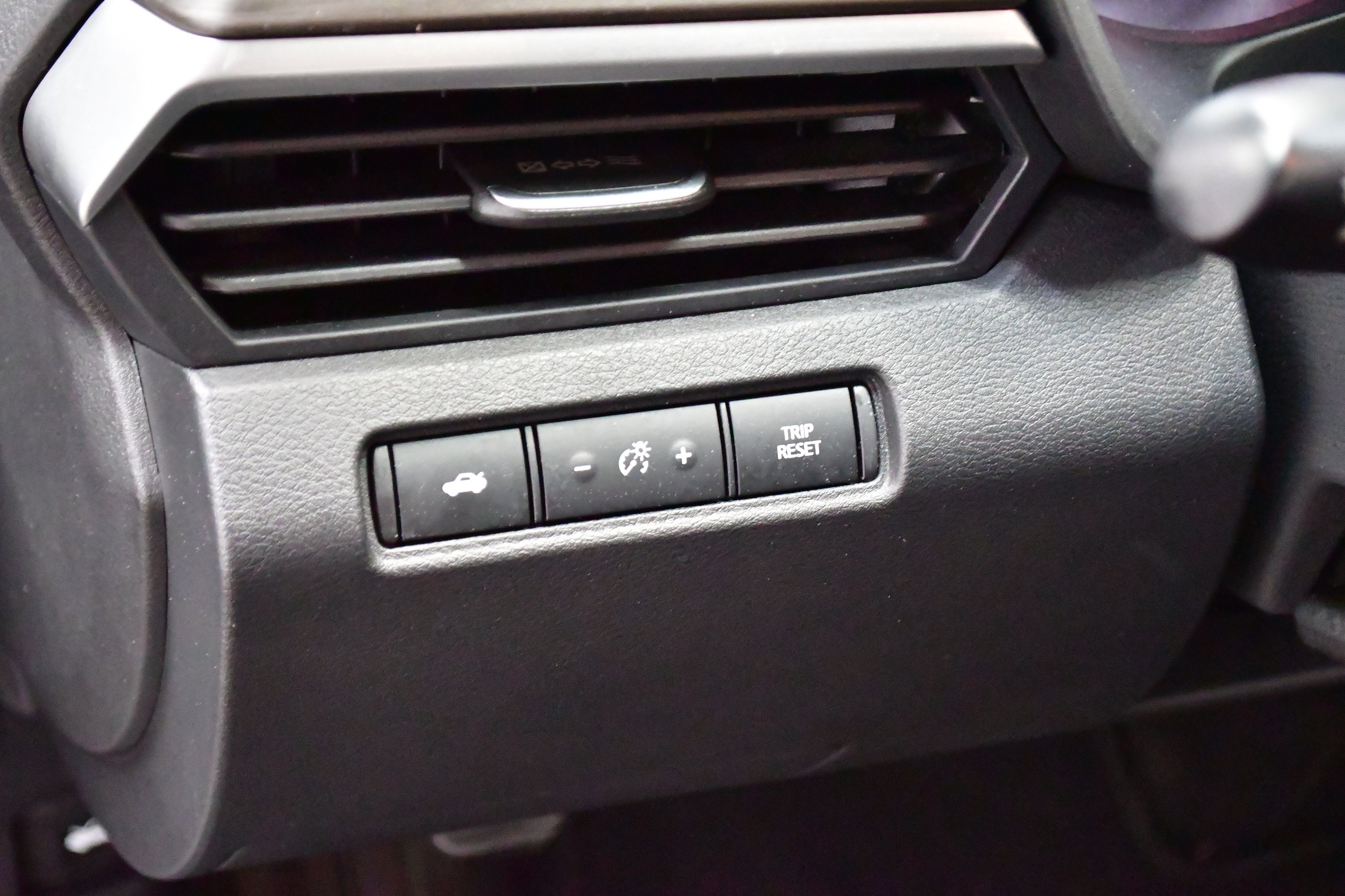 Used 2025 Nissan Altima 2.5 SV FWD image 13