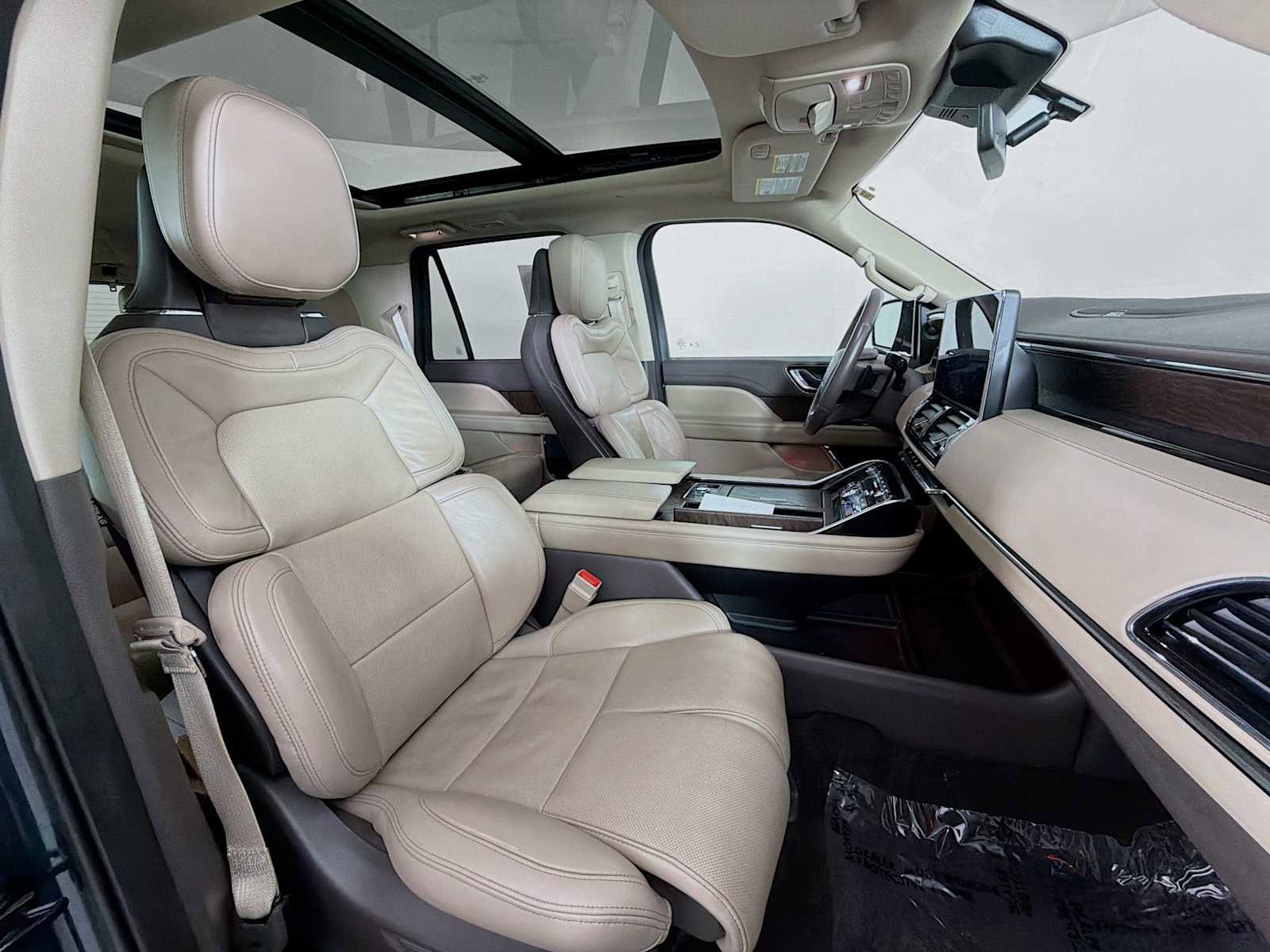Used 2022 Lincoln Navigator Reserve AWD/4WD image 30
