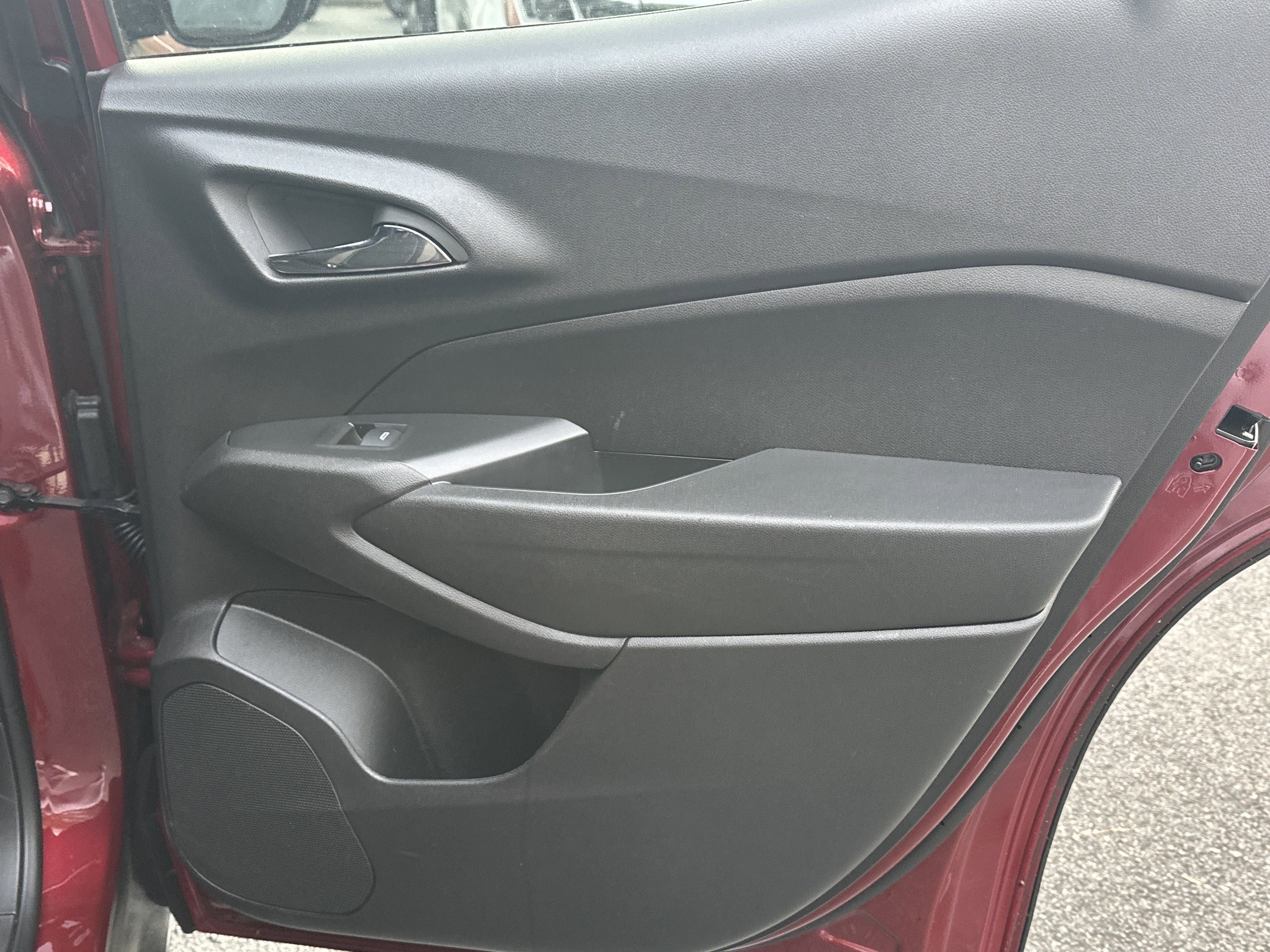 Certified 2025 Chevrolet Trax RS w/ Sunroof Package FWD image 15