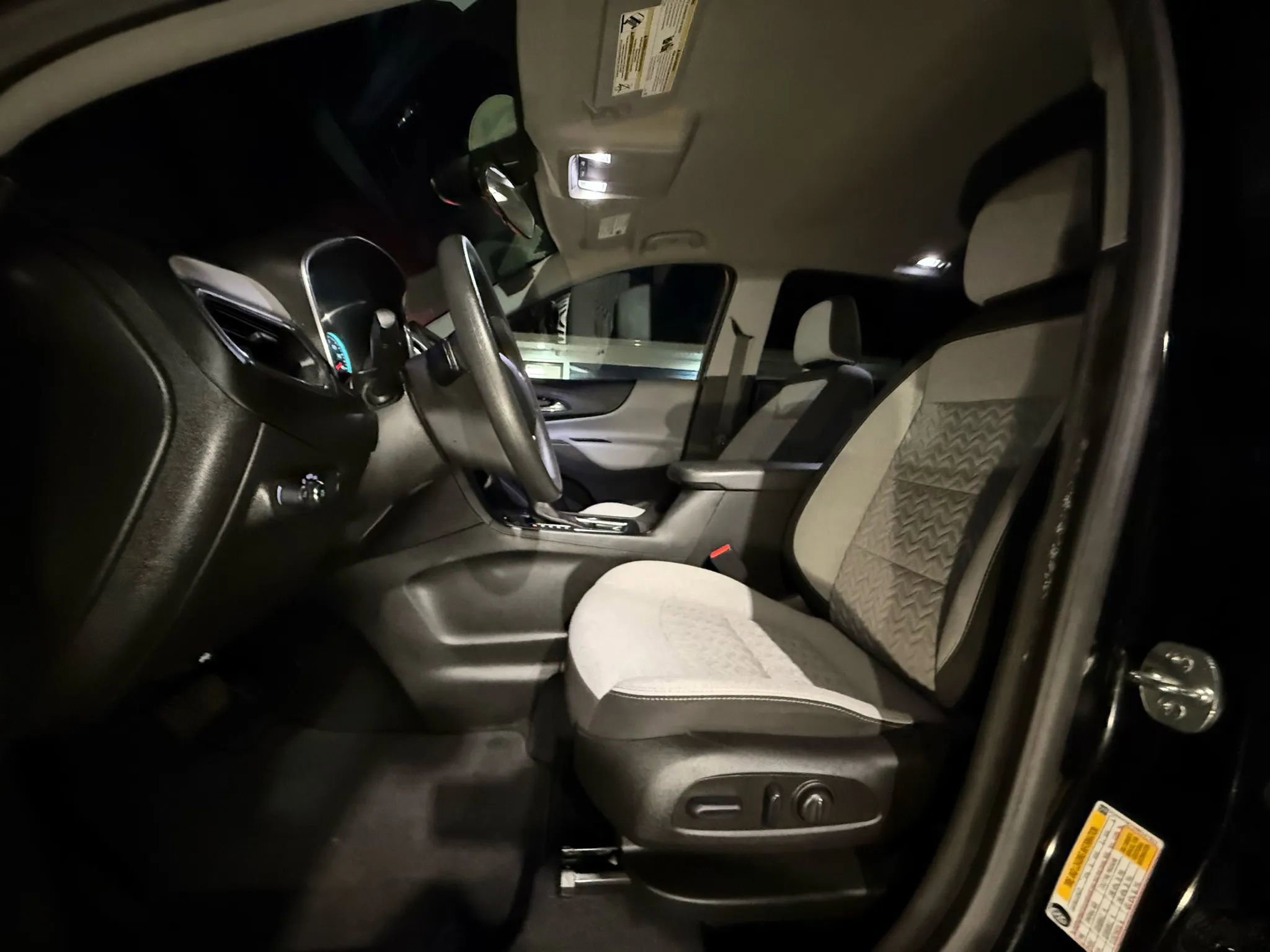 Used 2022 Chevrolet Equinox LS w/ LS Convenience Package image 18