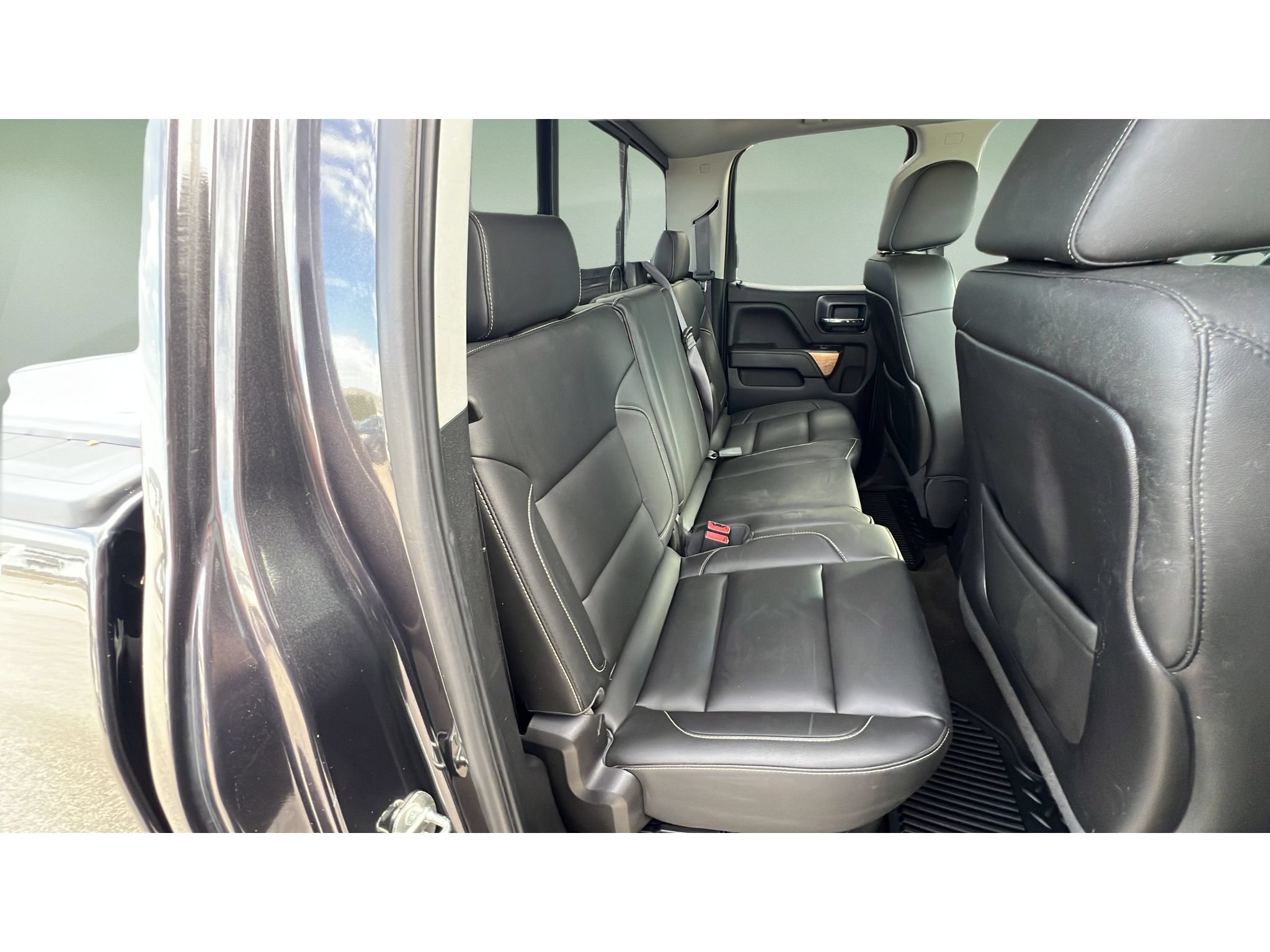 Used 2015 Chevrolet Silverado 1500 LTZ w/ LTZ Plus Package AWD/4WD image 31