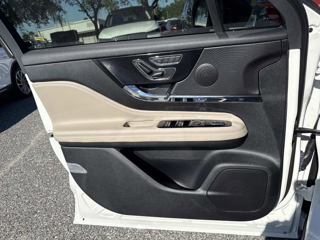 New 2026 Lincoln Corsair Premiere image 18