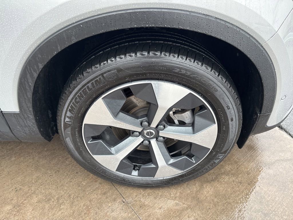 Certified 2023 Volvo XC40 B5 Plus w/ Driver Assist Package image 14