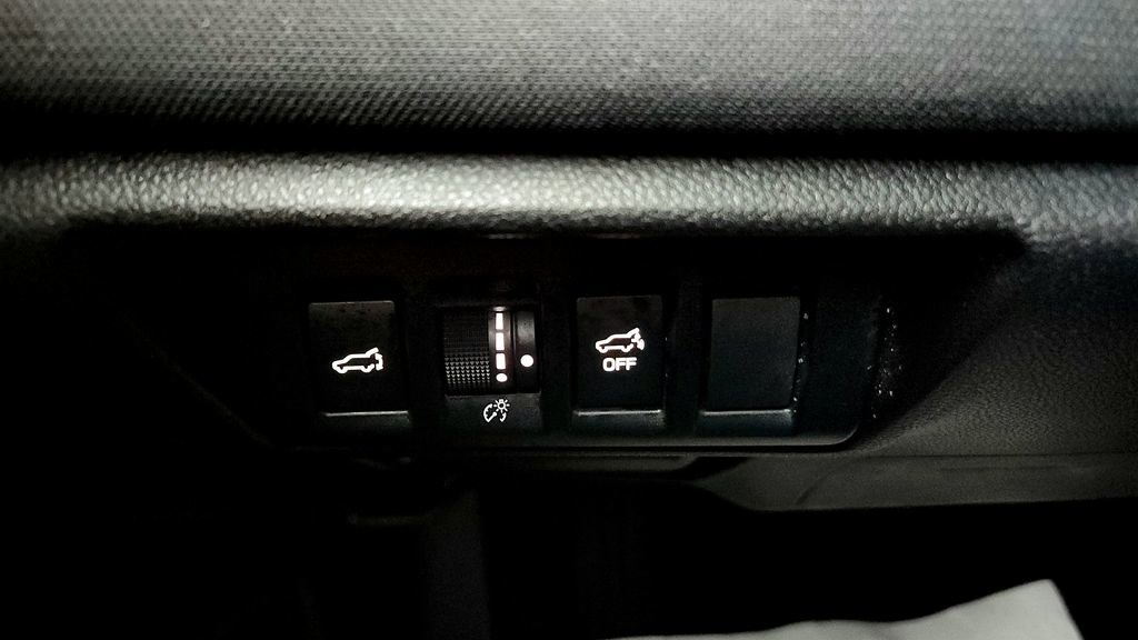Used 2024 Subaru Outback Premium AWD/4WD image 32