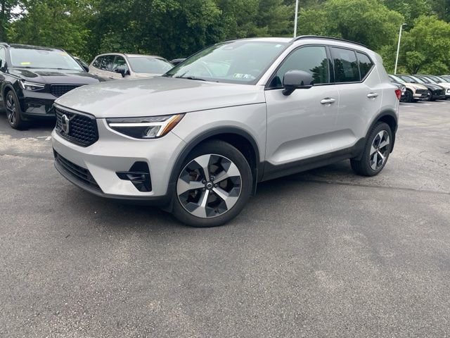 Used 2023 Volvo XC40 B5 Plus w/ Climate Package AWD/4WD video 1