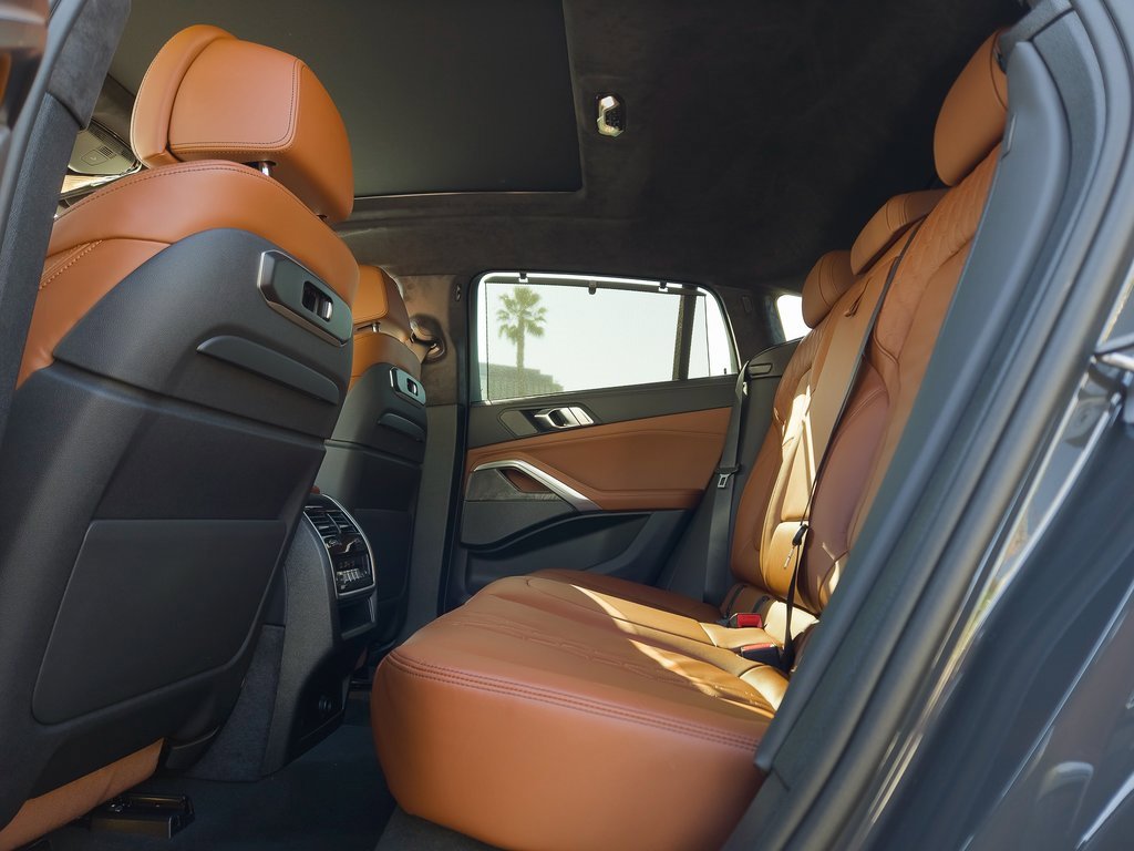 New 2026 BMW X6 xDrive40i w/ Executive Package image 16