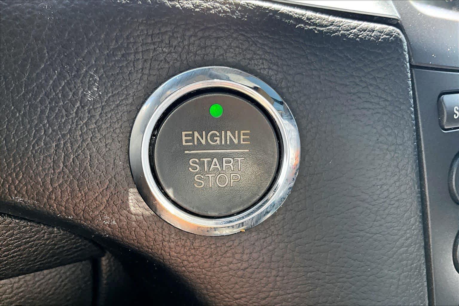 Used 2016 Ford Edge Titanium FWD image 31