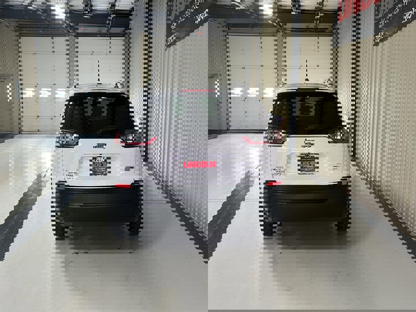 Used 2019 Jeep Cherokee Latitude Plus w/ Comfort/Convenience Group image 8